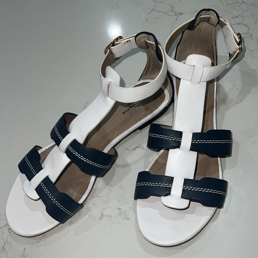 Women's Lands End Leather Navy White Stitched strap & Gold Buckle Sandals Size 7